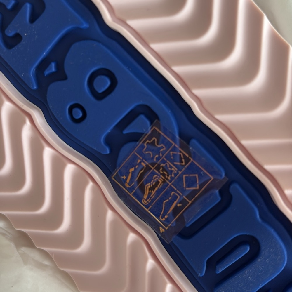 New in box Burberry Pink Slide Sandals Sz 9 - Picture 6 of 9